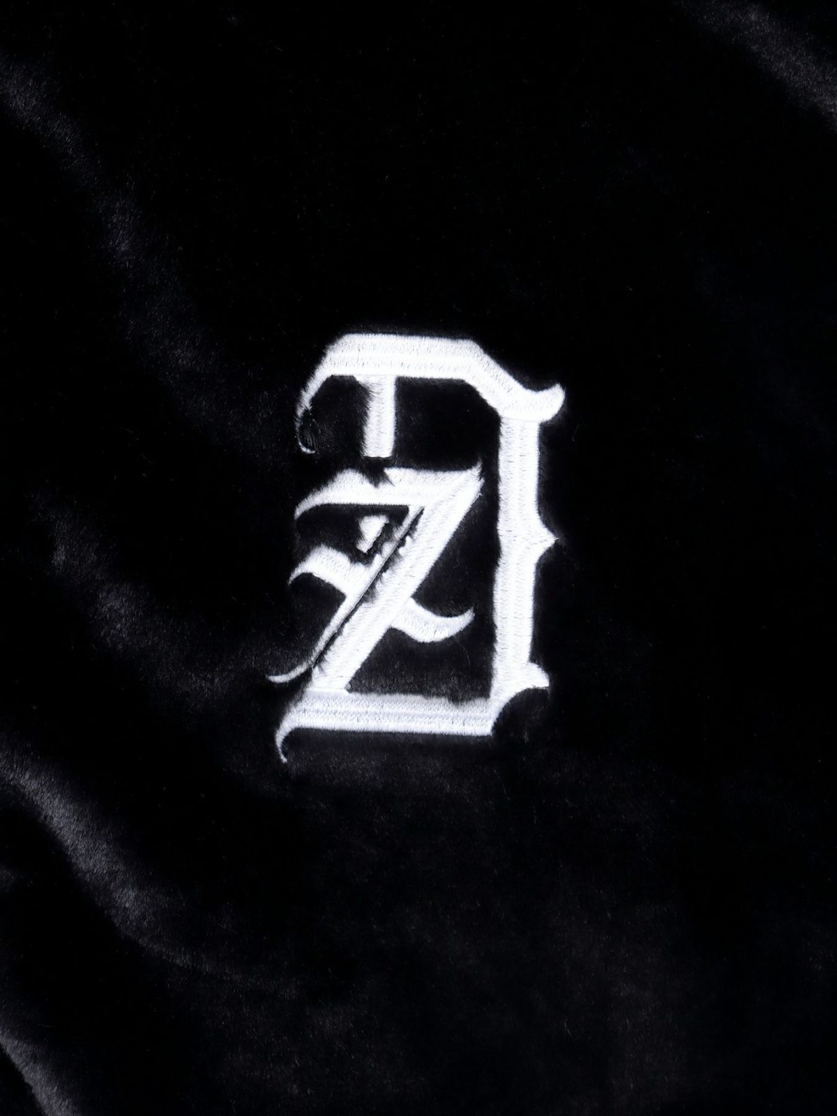 【DAZZLE】刺繍入りロゴファーブルゾン