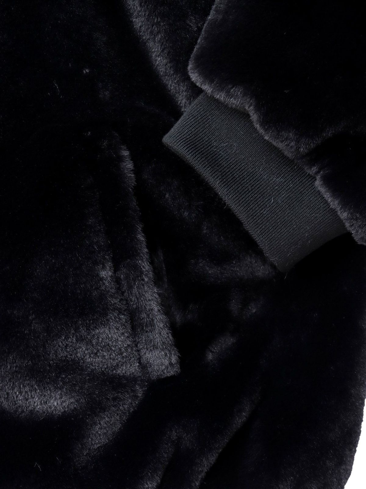 【DAZZLE】刺繍入りロゴファーブルゾン