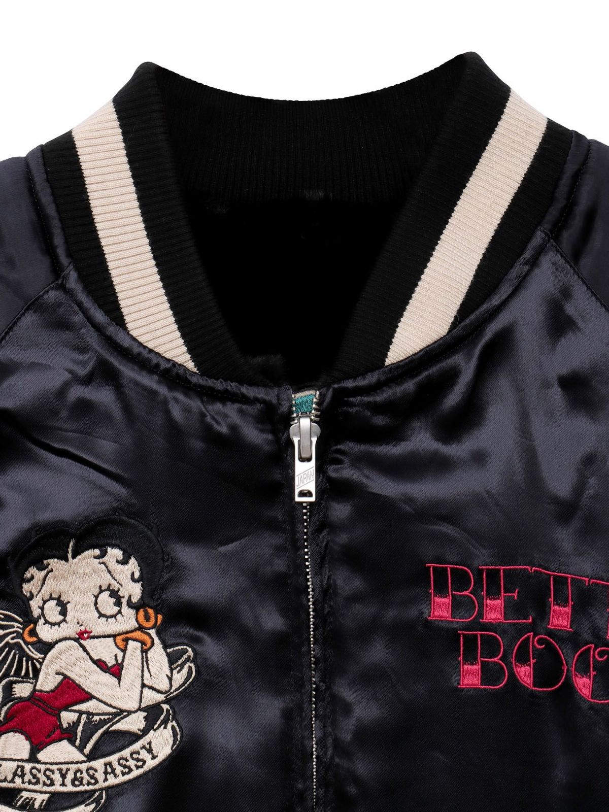 【BETTY BOOP】“黒猫&白猫ベイビーベティ”刺繍入りリバーシブルファースカジャン〔別注〕