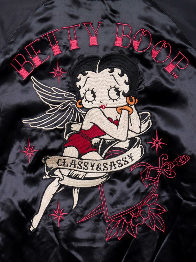 【BETTY BOOP】“黒猫&白猫ベイビーベティ”刺繍入りリバーシブルファースカジャン〔別注〕