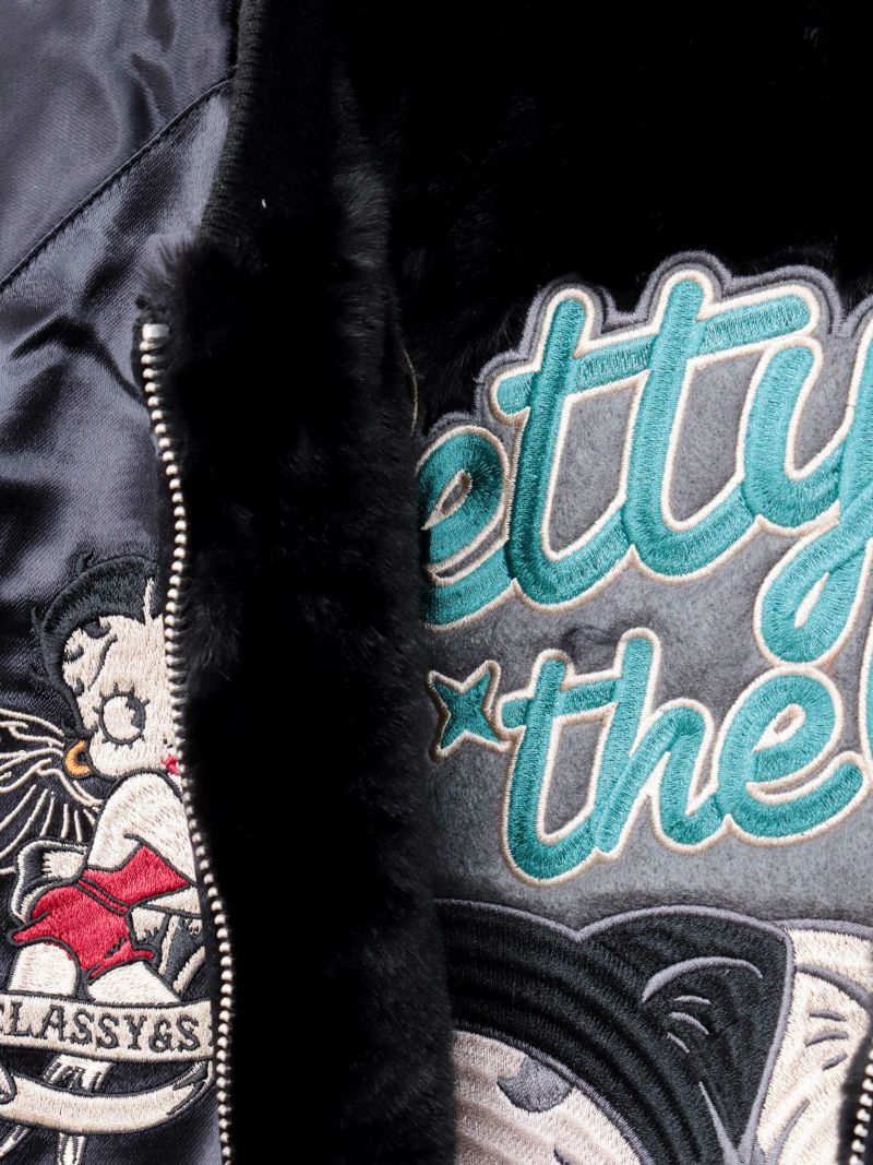 【BETTY BOOP】“黒猫&白猫ベイビーベティ”刺繍入りリバーシブルファースカジャン〔別注〕