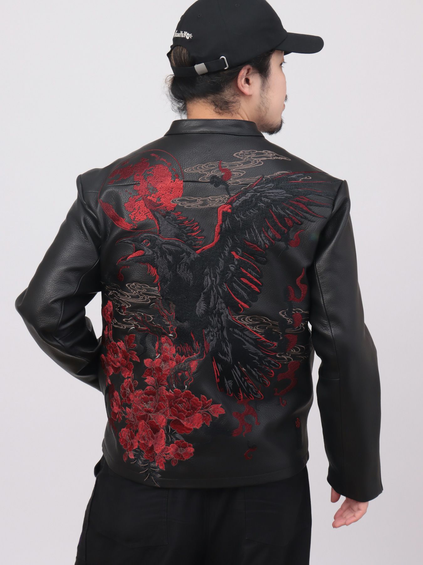 入手困難♡シャンハイタン ジャガード 総柄 異素材切替チャイナジャケット レザー 絡繰魂・漆】“破型 八咫烏”総刺繍レザージャケット：限定35着〔別注